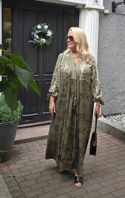 Hovedbilde GABRIELLA DRESS –  dusty olive 