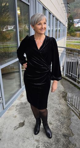 Hovedbilde SERAFINA SHORT DRESS – Black Velvet 