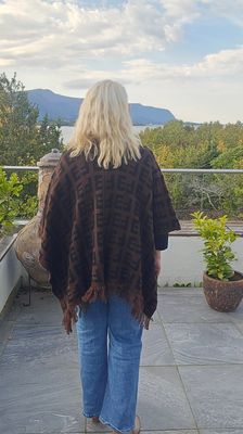 Hovedbilde ROXANA PONCHO SCARF ( dl1902 ) - m&oslash;rk brun