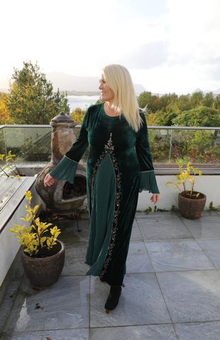 Hovedbilde ALVA VELVET DRESS - smaragdgr&oslash;nn 