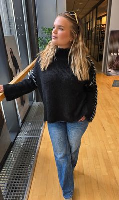 Hovedbilde SNUGGLE STITCH KNIT - ( genser 6634 ) - black