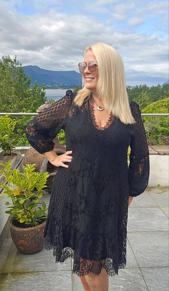  Thalia V-Neck Lace Dress ( short )  - black - ca.15 sept. levering