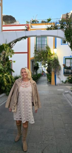 SHOP THE LOOK - Violet short dress med tilbeh&oslash;r