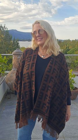 Hovedbilde ROXANA PONCHO SCARF ( dl1902 ) - m&oslash;rk brun