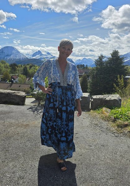 GABRIELLA DRESS –  blue/black - levering ca. 1 juni