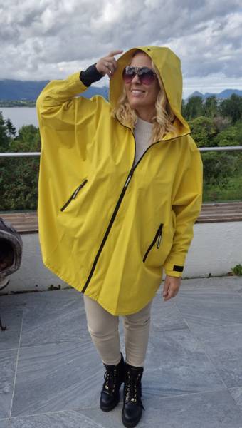 REGNJAKKE oversized - NORMANN - gul - 