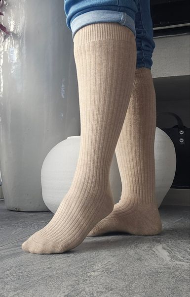 RIBBESTRIKKEDE KNESTR&Oslash;MPER - beige