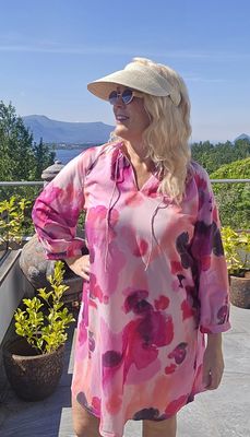 Hovedbilde Freyah Tunic - In Wear - Pink Watercolor Drops