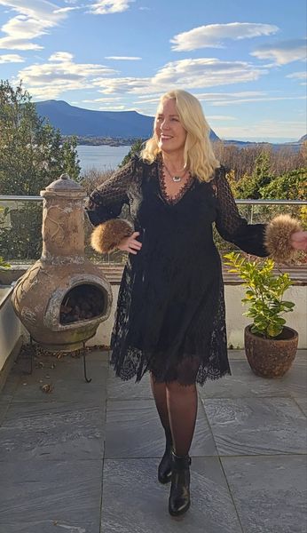  Thalia V-Neck Lace Dress ( short )  - black