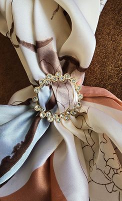 Hovedbilde SKJERFRING MED RHINESTONES - hvit/gull