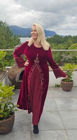 Hovedbilde ALVA VELVET DRESS - Bordeaux - 1 oktober levering